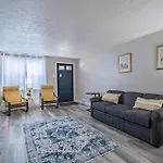 The Gallery, An Allentown Retreat With Views!